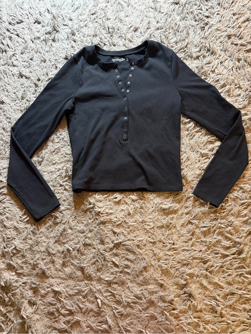 Abercrombie & Fitch black ribbed snap-front long-sleeve Henley top sz M